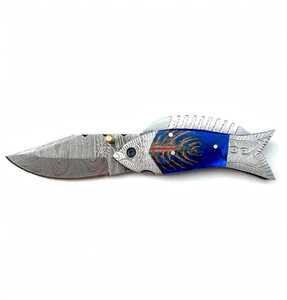 Cuchillo Plegable de Acero de Damasco Hecho a Mano por Iron Crown Forge, Diseño de Pez, Hoja Deslizante de 18 cm, Azul - Product Image 2