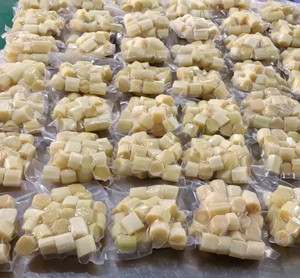 Caña de azúcar pelada congelada Proceso IQF Caña de azúcar fresca pelada Entera a granel Suministro Vietnam Jugo de caña de azúcar congelado Precio de fábrica - Product Image 5