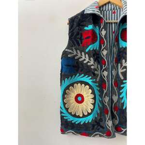 Gilet court sans manches en velours de coton brodé Suzani de haute qualité, vêtement d'extérieur de luxe style bohème, cadeau pour elle - Product Image 5