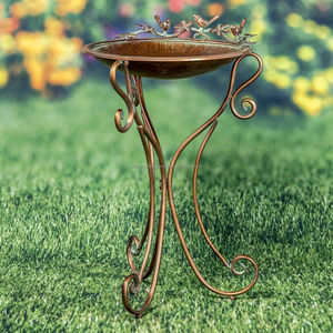 Bebedero para pájaros de metal rústico para jardín, estructura duradera, revestimiento resistente al óxido, perfecto para decoración exterior y alimentación de aves. - Product Image 1