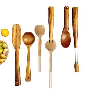 Ensemble d'ustensiles en bois de manguier lavé blanc avec poignée en acacia naturel Outils de cuisine fabriqués en Inde - Product Image 1