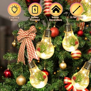 Guirnalda de Luces Navideñas de 4.2 Metros con Batería, con 10 Bombillas LED, Agujas de Pino y Copos de Nieve - Product Image 2