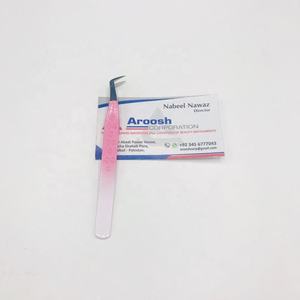 Vente en gros d'une pince à épiler professionnelle solide en acier inoxydable en forme de cœur, pointe en fibre pointue durable de couleur ombrée - Product Image 3