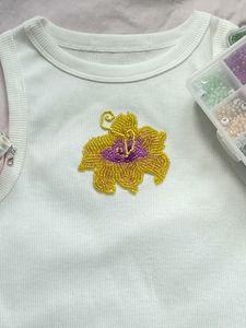 Débardeur court côtelé en coton rose pour femme avec broderie perlée et slogan cursive, idéal pour l'été - Prime Merchant Hub - Product Image 2
