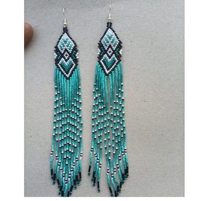 Pendientes llamativos con cuentas de cristal para una apariencia espectacular en fiestas, creando una impresión audaz con un diseño fluido y largo. - Product Image 2