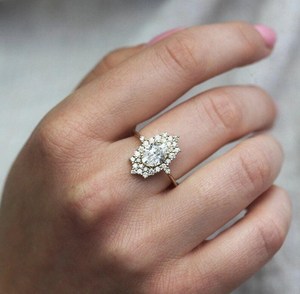 Bague de promesse florale en moissanite 2 carats, taille ovale et ronde, en argent 925 original plaqué or, style fleur raffiné, bijou cadeau classique - Product Image 2