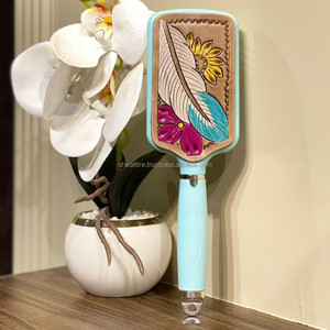 Gran oferta 2024 tallado a mano Western Tooled Leather Designer Paddle Hairbrush Soft And Detangle Professional Hair Comb Accesorios - Product Image 2