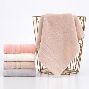 Serviette de Visage Tendance en Coton Premium, Ultra Absorbante, Douce et Lisse, pour Hôtels, Spas et Usage Quotidien, Vente en Gros, Couleur Unie - Product Image 3
