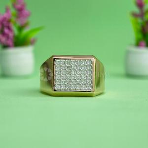 Anillo de eternidad con diamantes cultivados en laboratorio de corte redondo y diseño elegante en oro amarillo de 18 quilates para hombre, de proveedor indio. - Product Image 1