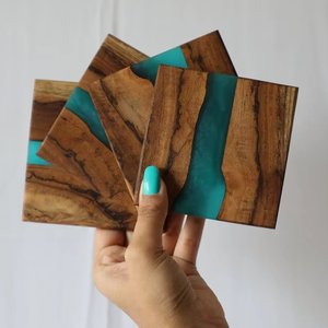 Sous-verres de luxe faits à la main en résine de bois de cèdre avec des tailles et des couleurs de formes personnalisées pour le thé, le café et les accessoires de table élégants - Product Image 1