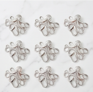 Anneau de serviette en forme de pieuvre argentée, tentacules creux, métal texturé avec cristaux, décoration de table pour la maison et la cuisine - Product Image 2