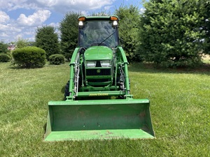 Tractor John Deere 3046R de Alta Calidad, Maquinaria Agrícola con Cultivador Rotatorio, con la Mejor Oferta de Descuento en Francia - Product Image 3