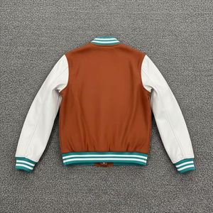 Producción en Masa de Chaquetas Varsity con Logotipos Personalizados, Parches, Letras y Ribetes de Punto para Mayoristas Internacionales de Moda - Product Image 5