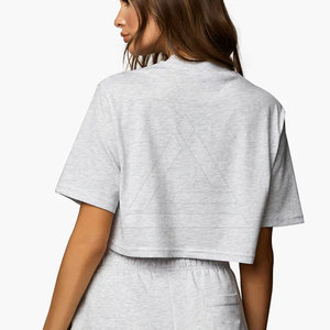 Camisetas cortas elegantes para mujer, material ligero y cómodo, adecuadas para uso al aire libre y moda casual diaria. - Product Image 3