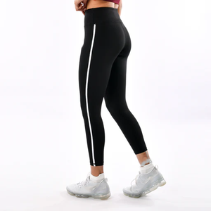 Leggings Deportivos de Longitud Media para Mujer, Negros con Franja Lateral Blanca, Elásticos, Tejidos, Ecológicos, de Secado Rápido, Diseño Sin Costuras - Product Image 2
