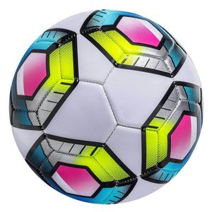 Ballon de football personnalisé en TPU léger avec design pakistanais cousu à la main, durable et écologique, pour sports en intérieur/extérieur - Product Image 2