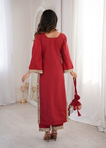 Ensemble Kurta Traditionnel Indien et Pakistanais pour Femme en Coton Rouge, Longueur Cheville, Détails Brodés, Coupe Classique, Séchage Rapide, Idéal pour Diwali - Product Image 3