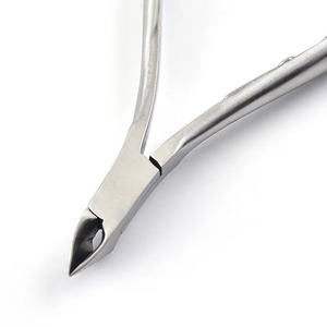 Coupe-cuticules professionnel en acier inoxydable, lame droite, pointe aiguisée, pour usage adulte. - Product Image 4