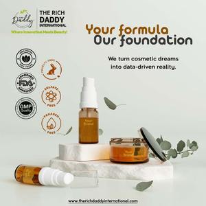 Sérum Visage Anti-Âge Éclaircissant à la Vitamine C et à l'Acide Hyaluronique pour la Réduction des Taches Brunes, le Traitement de l'Acné et des Rides, et l'Éclat de la Peau - Product Image 6