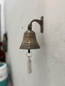 Campana de Servicio Náutica de Estilo Antiguo, de Latón Macizo, con Fundición y Serigrafía - Product Image 6