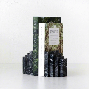 Serre-livres de qualité supérieure cadeaux d'affaires de bureau à la main livres en marbre noir bouchon support solide poids américain Unique serre-livres à la mode - Product Image 1
