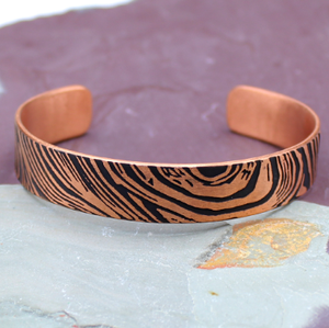Bracelet manchette ouvert en cuivre pur, motif Arbre de Vie gravé, style vintage, avec motif de branche et racine sculpté, en cuivre massif - Product Image 5