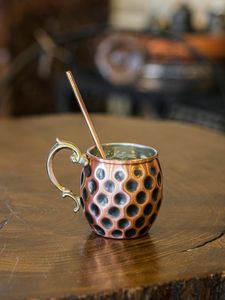 Tasses à Moscow Mule et verres à bière en cuivre noir Dott, design martelé, luxe moderne, durables, grande capacité, 100 % cuivre pur - Product Image 2
