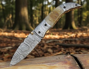 Cuchillo de bolsillo de acero de Damasco forjado a mano con punta de clip, cuchillo plegable con bloqueo Line Lock, mango de madera, OEM, ODM, personalizable, directo de fábrica - Product Image 1