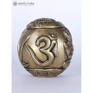 Pièce maîtresse d'orbe rituelle circulaire de 3 pouces faite à la main pour la décoration intérieure, le temple et les cadeaux fabriqués en Inde - Product Image 1