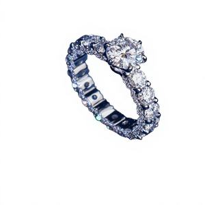 แหวนหมั้นโรแมนติกประดับเพชรโมอิสซาไนต์ทรงบริลเลียนต์คลาสสิกจาก AMBER JEWELS รับรองโดย IGI ชุบโรเดียม เงินแท้ 925 ประดับแบบ Pave Setting - Product Image 2