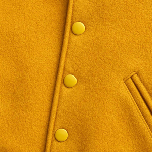 Chaqueta Varsity de Invierno Ecológica y Transpirable con Cuello Alto y Logotipo Frontal Bordado Personalizado, Tejido de Poliéster y Exterior de Nailon - Product Image 3