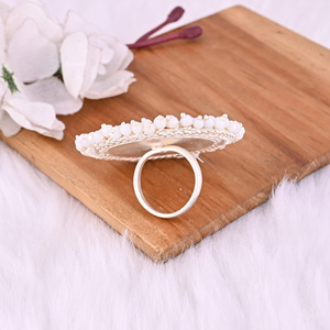 แหวนปรับขนาดได้ลายดอกไม้ประดับมุกและหินคุนดันสไตล์โบโฮ - Product Image 6
