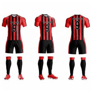Tenue de football sur mesure de haute qualité, design personnalisé, séchage rapide, respirante, légère, ensemble de tenue de football de haute qualité en polyester - Product Image 5