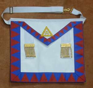 ชุดเครื่องราชอิสริยาภรณ์ฟรีเมสัน ยี่ห้อเนสตา สปอร์ต ประกอบด้วยผ้ากันเปื้อนปักลาย, ปลอกคอ, สายสะพาย, ปลอกคอแบบโซ่ และอุปกรณ์เสริมสำหรับพิธีกรรม - Product Image 3