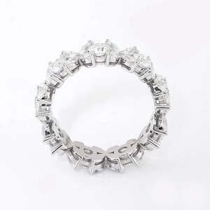 Bague de fiançailles haut de gamme avec diamant rond central, bague plaquée argent massif, disponible au meilleur prix - Product Image 2