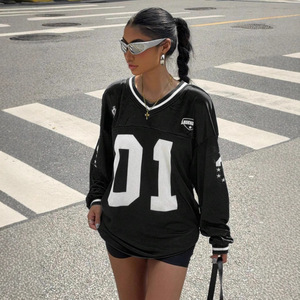 Jersey de Fútbol Americano Unisex Azul Cielo con Cuello en V y Ribete Negro, Personalizable con Nombre de Equipo, Transpirable, Impermeable y Ecológico 100% - Product Image 1