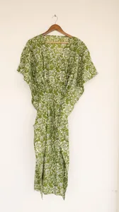 Robe kaftan bohème verte à imprimé floral avec lien à nouer dans le dos, coupe ample, manches courtes, en coton, pour la plage - Product Image 6