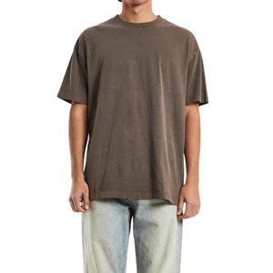 เสื้อยืดทรงหลวมสีน้ำตาลฟอกกรดสำหรับผู้ชาย ผ้าคอตตอนนุ่มถักอย่างดี ทนทาน สวมใส่สบาย เสื้อผ้าสตรีทแวร์สำหรับผู้ชาย - Product Image 1