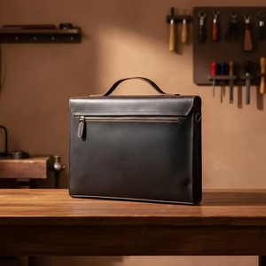 Bolso de Cuero Vintage de Alta Demanda para Portátil, Ideal para Profesionales, Trabajo de Oficina, Reuniones de Negocios y Viajes, Disponible para la Venta - Product Image 6