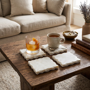 Ensemble de sous-verres en marbre faits à la main, sur mesure, avec bord ondulé rugueux, sous-verres en pierre blanche naturelle de forme organique pour la maison - Product Image 3