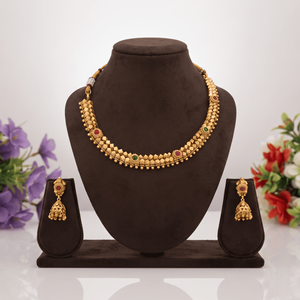Conjunto de Collar Gargantilla Geométrico de Cadena de Cobre Mate Chapado en Oro con Diseño de Cuerda Tradicional y Pendientes Jhumka Étnicos Indios de Templo Antiguo para Mujer - Product Image 4