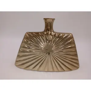 Florero moderno de metal alto para decoración de suelo, florero de metal de lujo para exhibir en la sala de estar. - Product Image 1