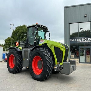 Tracteur Claas haut de gamme pour des opérations agricoles puissantes, avec des performances moteur fiables et un travail sur le terrain efficace - Product Image 2