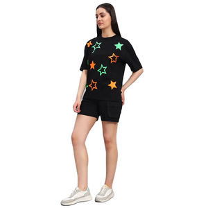 Ensemble deux pièces noir imprimé personnalisé style streetwear pour femme – T-shirt oversize imprimé et short confortable - Product Image 5