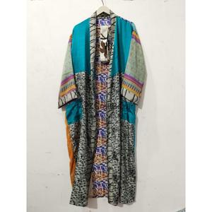 Robe kimono longue en soie indienne faite à la main, luxueuse, patchwork, col en V, fermeture à cordon, douce, respirante, séchage rapide, manches longues - Product Image 2