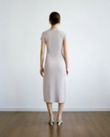 Robe longue décontractée pour femme, coupe ajustée, col polo, manches courtes raglan, fente avant, en jersey polyviscoélasthanne