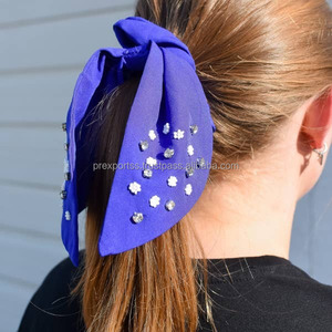 Coletero de lazos bordados azules de Kansas City con cuentas para niñas, ideal para el espíritu escolar y del equipo, hecho a mano y ecológico. - Product Image 3