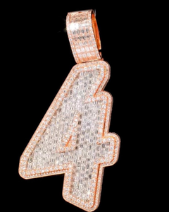 Pendentif porte-bonheur personnalisé en argent 925, bijoux hip-hop personnalisés, pendentif lettre/chiffre serti de moissanite VVS pour cadeaux - Product Image 1