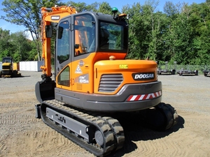 รถขุดรุ่น DX85R-3 ที่มีความต้องการสูง สำหรับงานขุดร่องระบายน้ำและการพัฒนาพื้นที่ - Product Image 2
