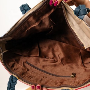 Bolso Tote de estadio de cuero genuino de estilo occidental a la moda para mujer Cremallera de diseño de girasol intrincado para uso en verano e invierno - Product Image 6